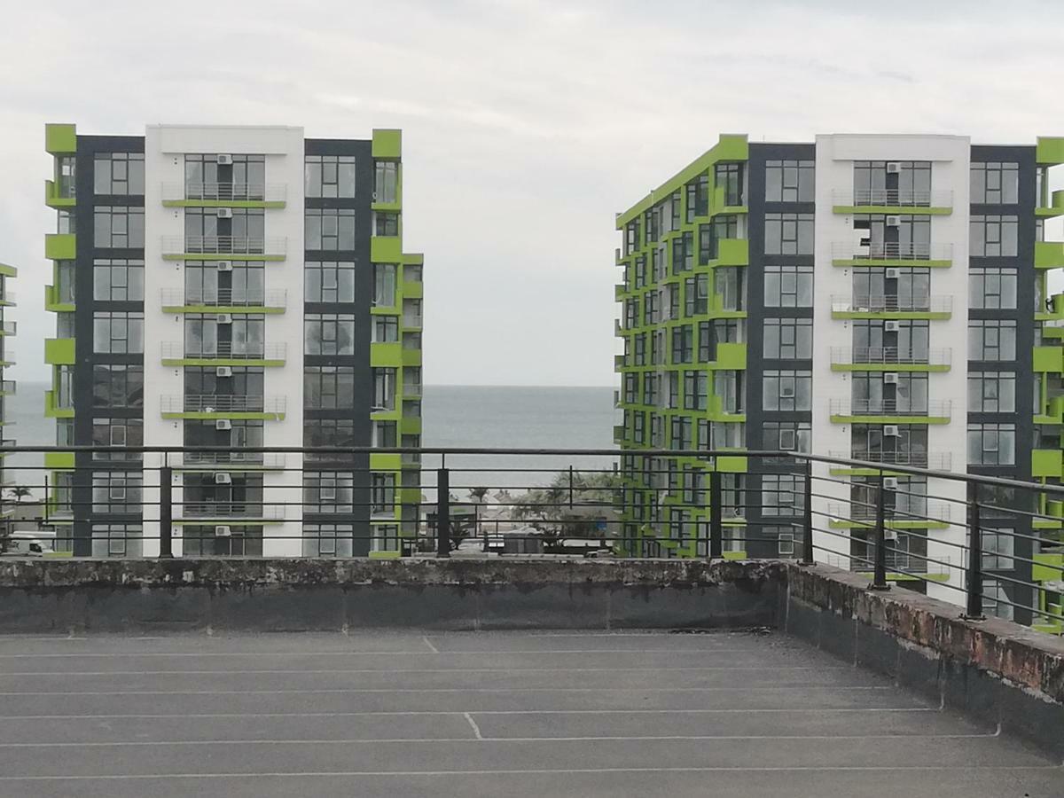 Appartement Yvo Lioness & Mamaia Nord à Năvodari Extérieur photo